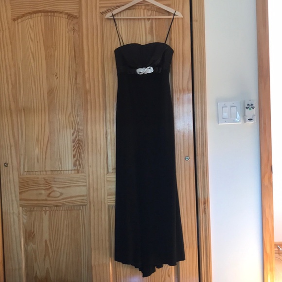 Gown - Picture 2 of 5